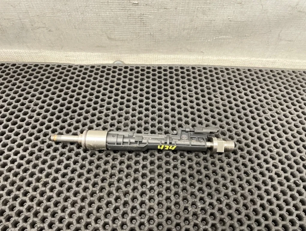 Форсунка топливная Bmw 3-Series 2014 13647639994 F30 N20B20B 2.0