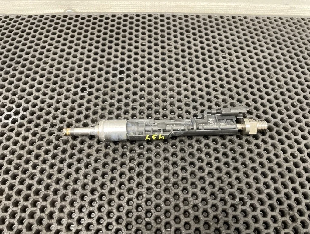 Форсунка топливная Bmw 3-Series 2014 13647639994 F30 N20B20B 2.0