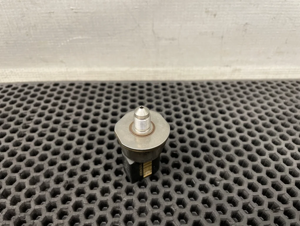 Датчик давления топлива Bmw 7-Series 2011 13537537319 F01 N54B30A 3.0