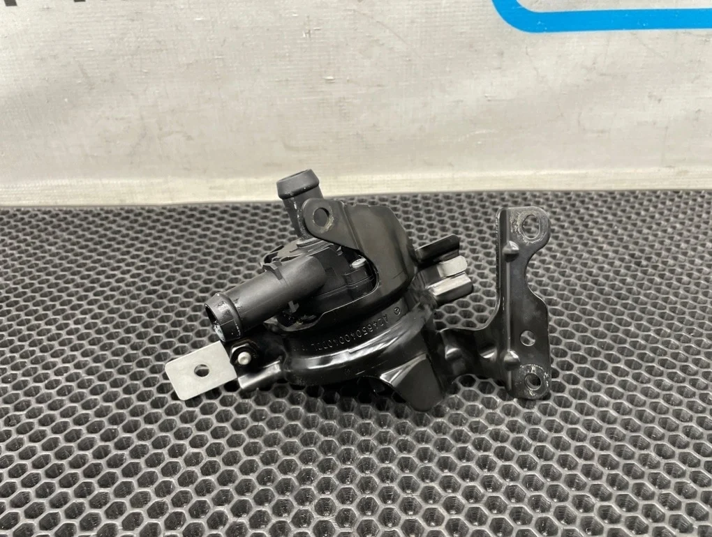 Насос водяной электрический Mercedes-Benz B-Class 2012 A0005000686 W246 270.910 1.6