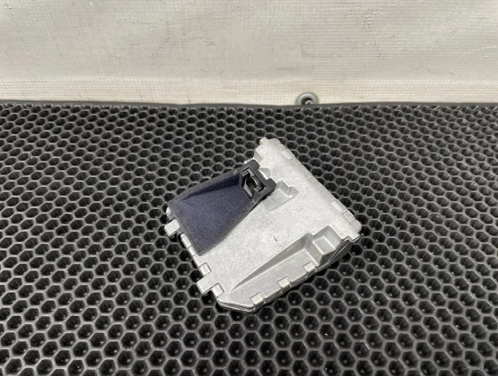 Камера передняя Mercedes-Benz E-Class 2011 A0009050038 C207 271.860 1.8