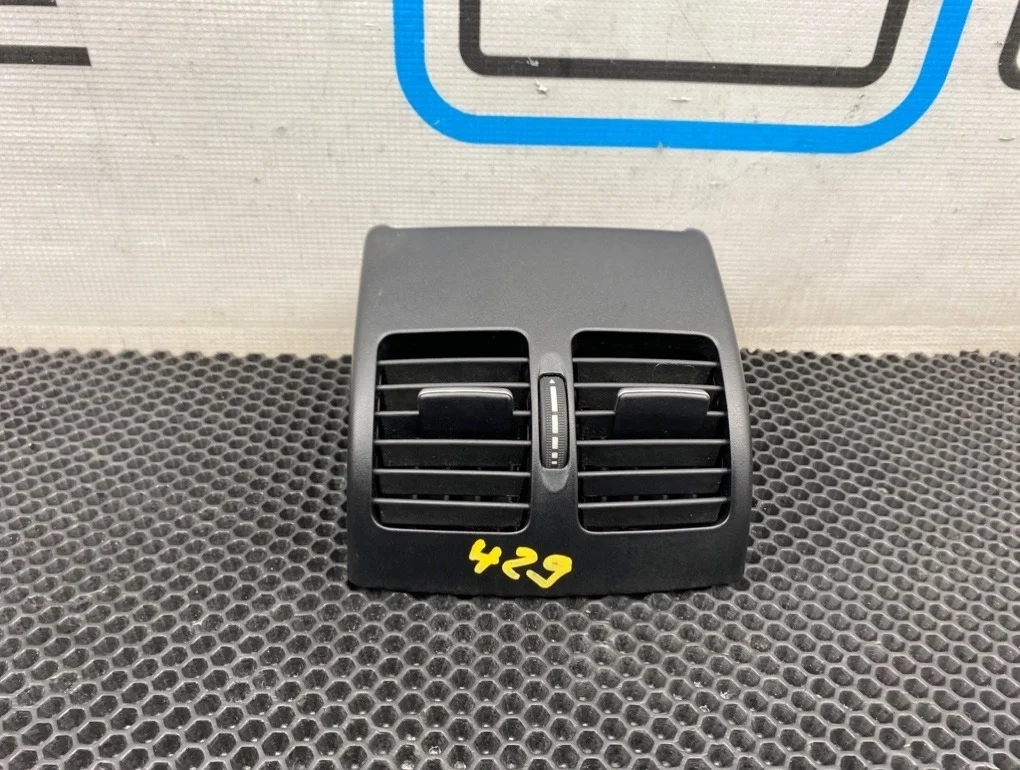 Дефлектор обдува Mercedes-Benz E-Class 2011 A2048300954 C207 271.860 1.8, задний