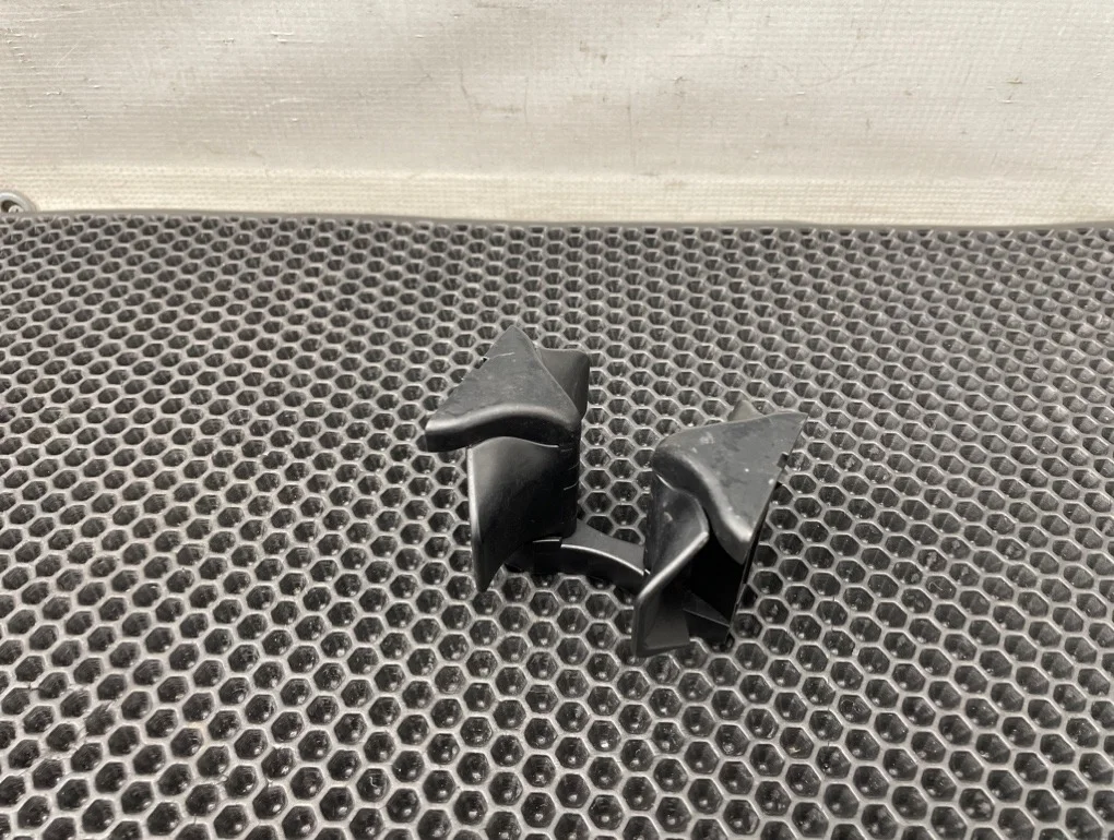 Подстаканник Mercedes-Benz E-Class 2011 A2046802391 C207 271.860 1.8, передний