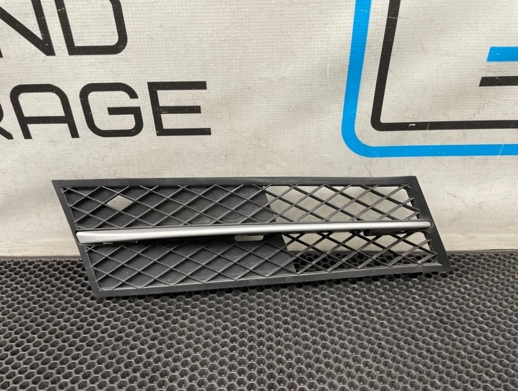 Решетка в бампер Bmw 5-Series 2011 51117200698 F10 N52B25A 2.5, передняя правая