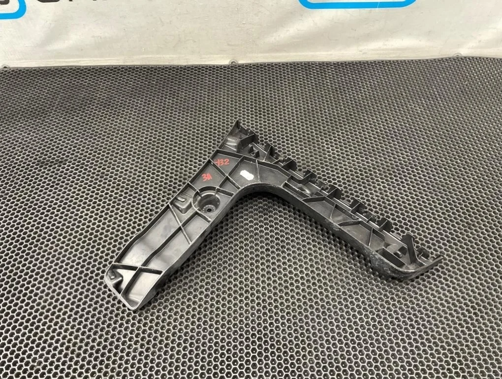 Направляющая бампера Audi A6 2014 4G5807453B C7 CDNB 2.0, задняя левая