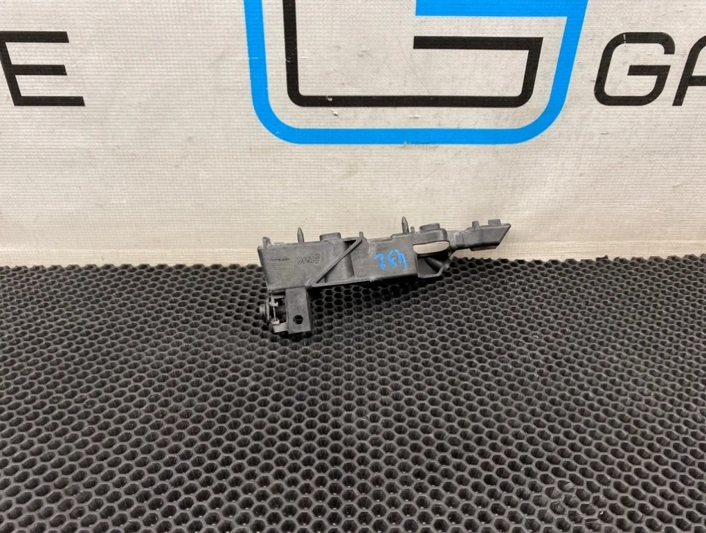 Направляющая бампера Audi A6 2014 4G0807284 C7 CDNB 2.0, передняя правая