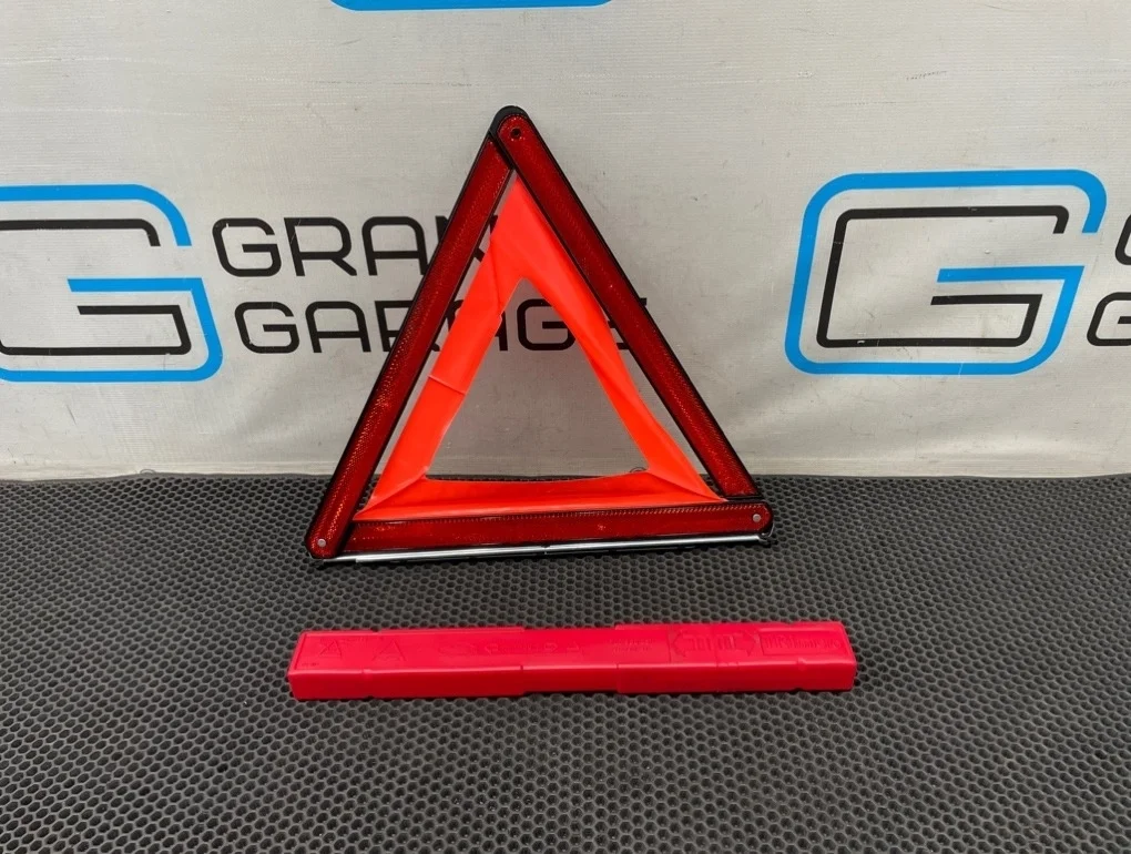 Знак аварийной остановки Volkswagen Touareg 2006 7L0860251 7LA BMV 3.2