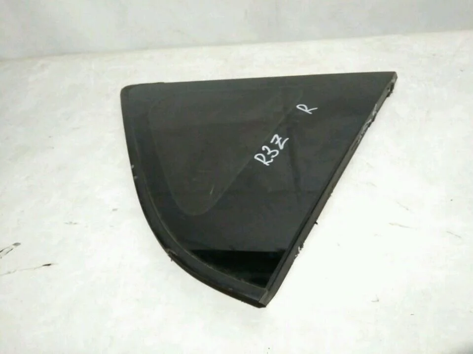 Б.у. стекло багажника TOYOTA RAV4 ZSA30 TOYOTA RAV4 ZSA30