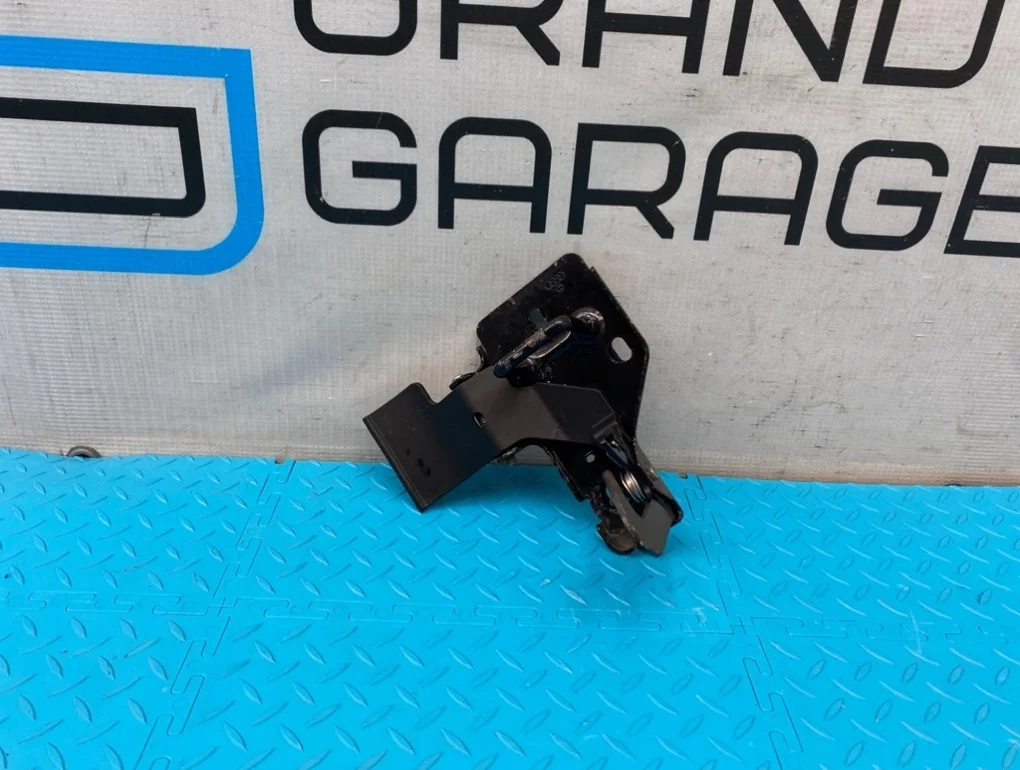 Крюк капота Audi Q7 2006 4L0823480 4LB BUG TDI 3.0