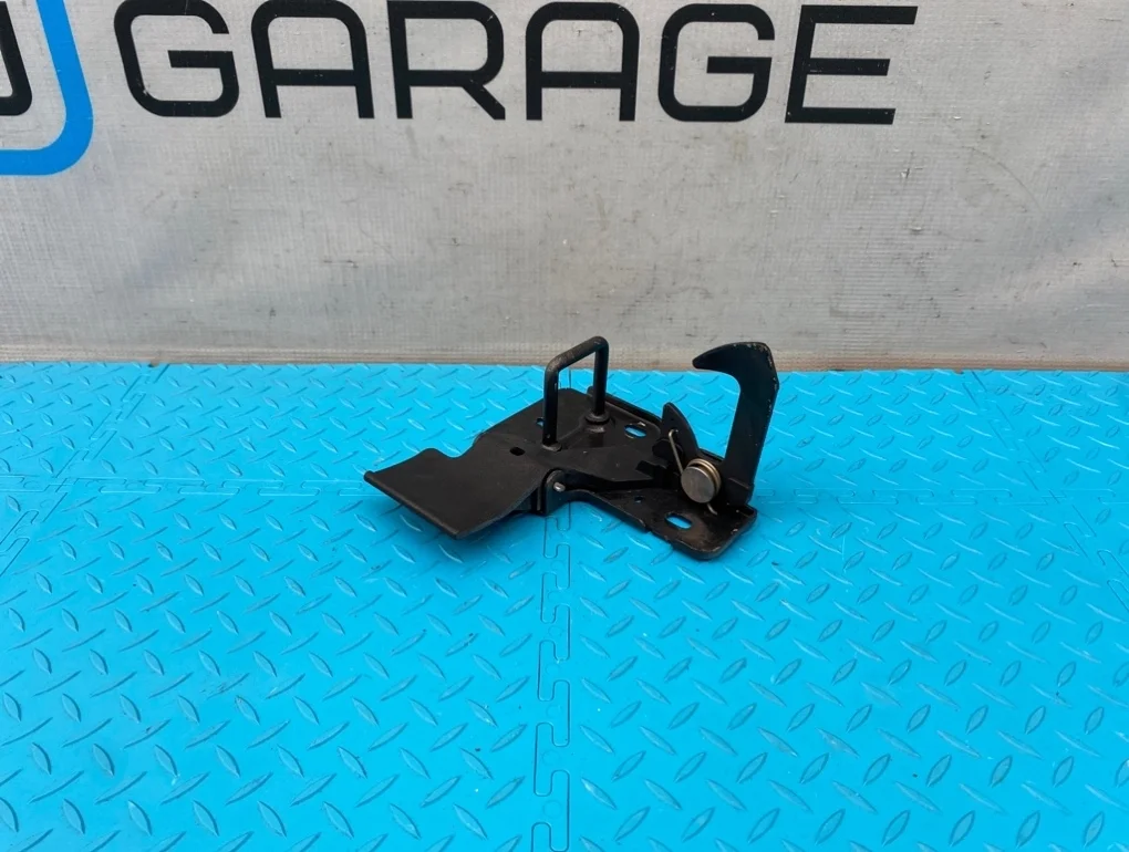 Крюк капота Audi Q7 2008 4L0823480 4LB BHK 3.6