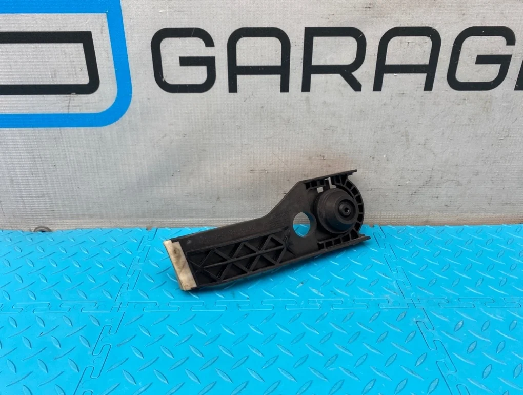 Кронштейн радиатора Mercedes-Benz B-Class 2013 A2465040440 W246 270.910 1.6, правый