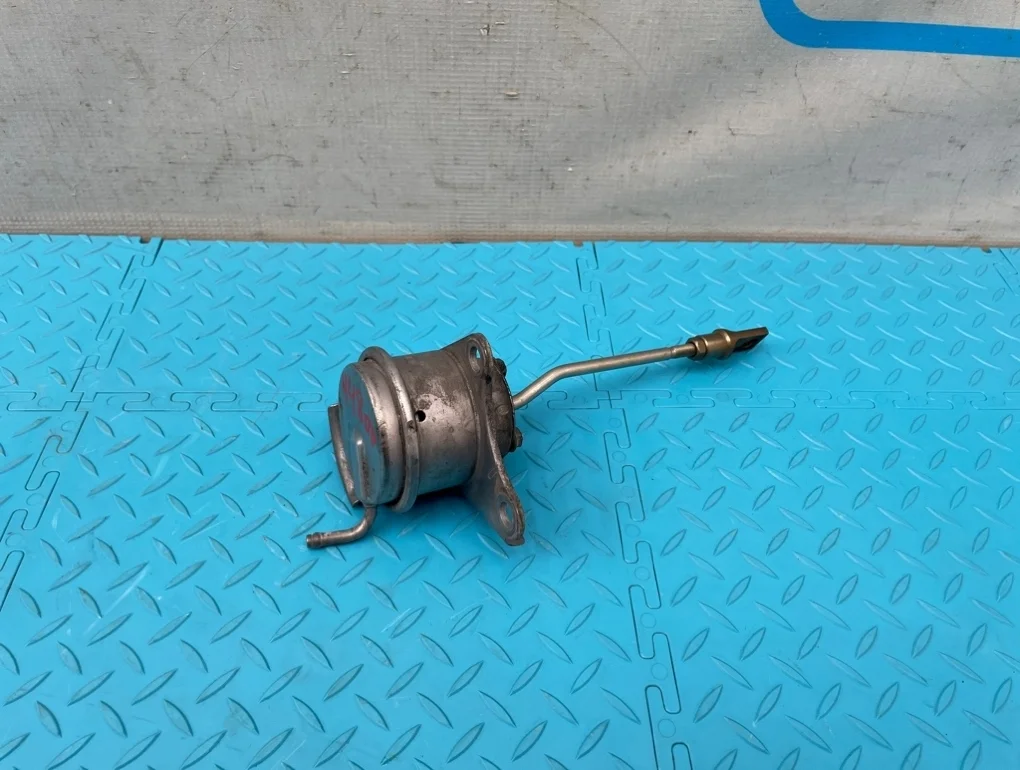 Актуатор турбины Porsche Cayenne 2008 94812302552 957 M48.51 4.8, правый