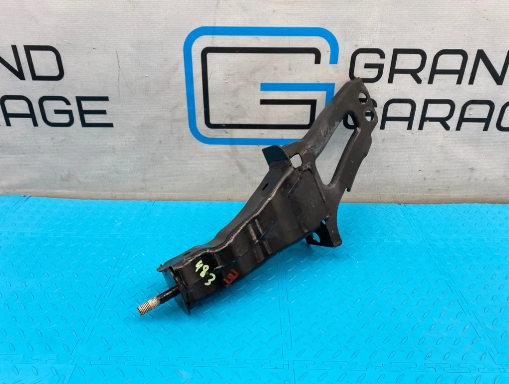 Кронштейн Volvo Xc70 2007 31329437 BZ B6324S 3.2, передний правый