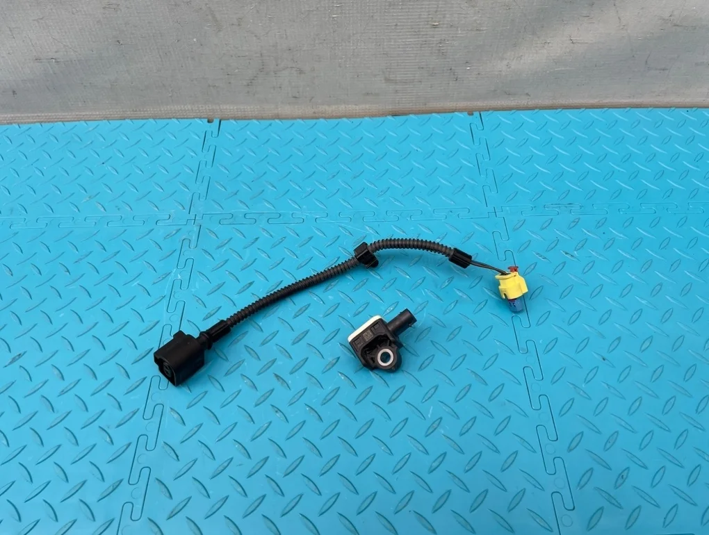 Датчик удара Porsche Cayenne 2011 95861822000 958 M55.02 3.6, передний