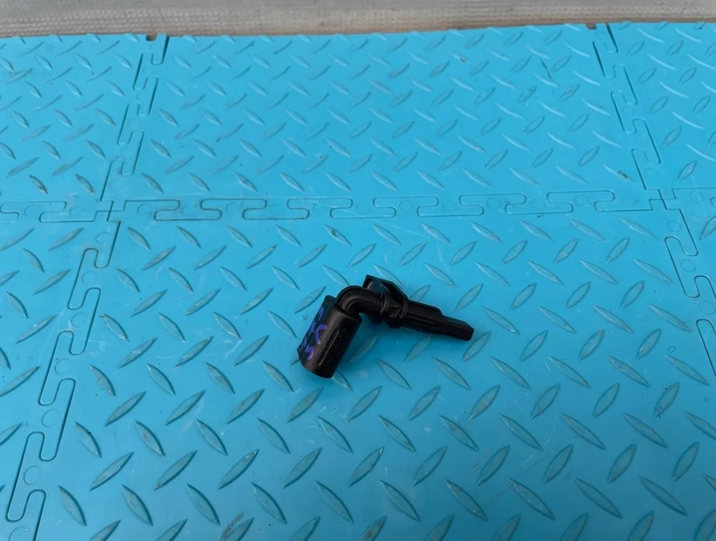 Датчик abs Porsche Cayenne 2011 95860640500 958 M55.02 3.6