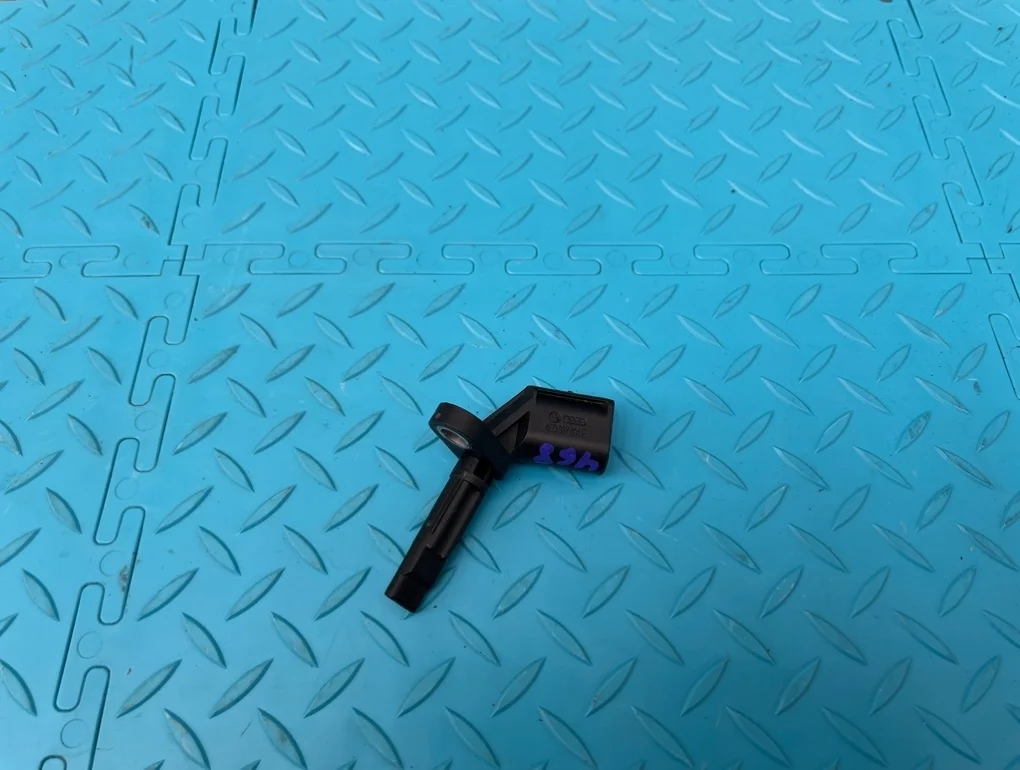 Датчик abs Audi A4 2014 4E0927804F B8 CDNB 2.0