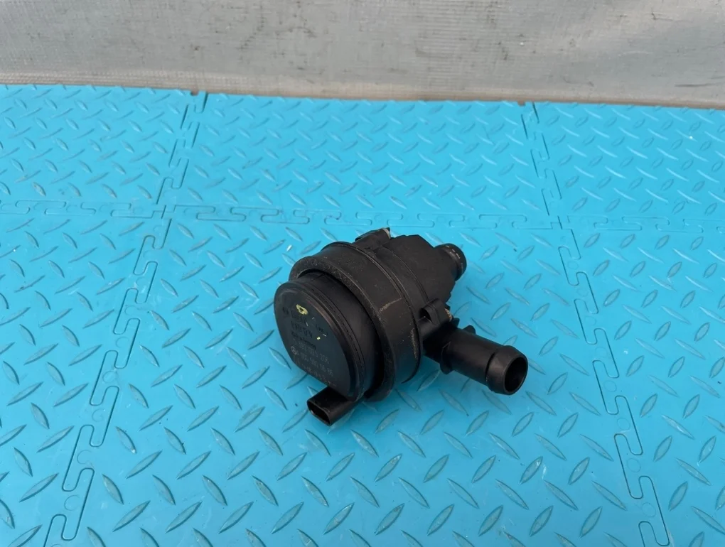 Насос водяной электрический Mercedes-Benz Gla-Class 2014 A0005000686 X156 270.920 2.0