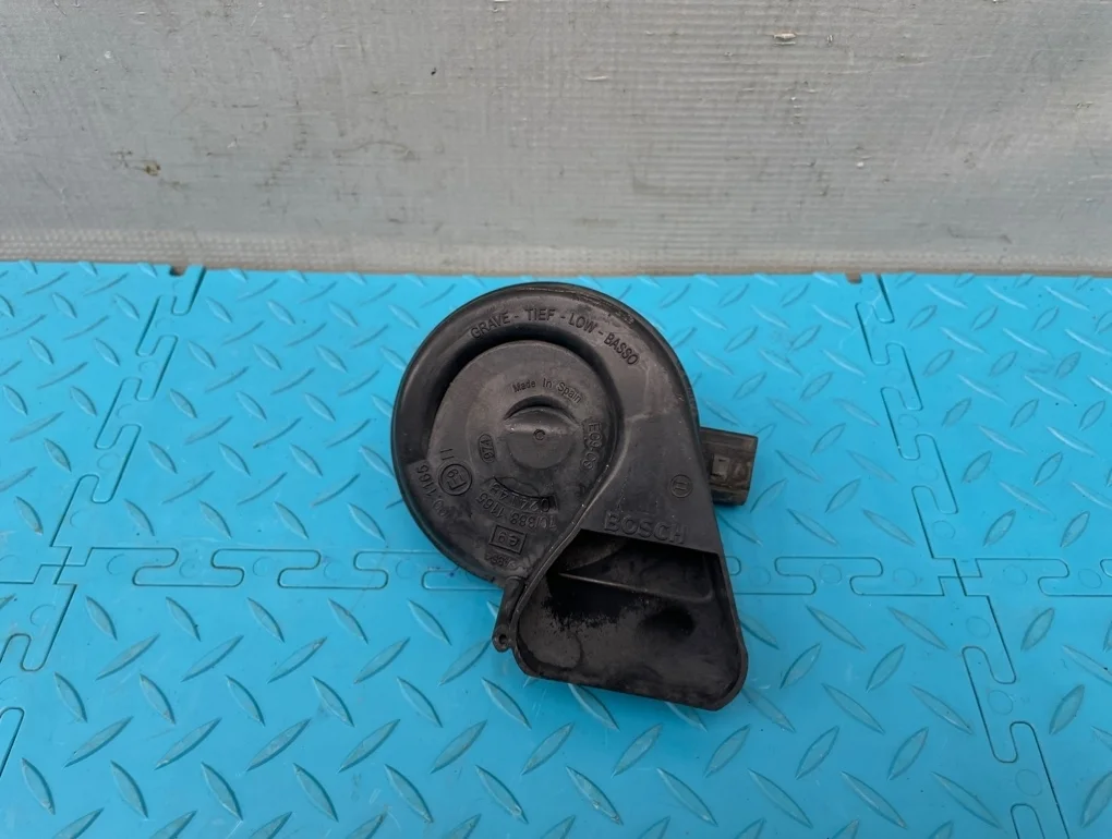 Сигнал звуковой Audi Q7 2008 4L0951221A 4LB BHK 3.6