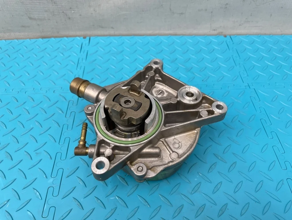 Насос вакуумный Porsche Panamera 2010 94811005006 970 M46.20 3.6