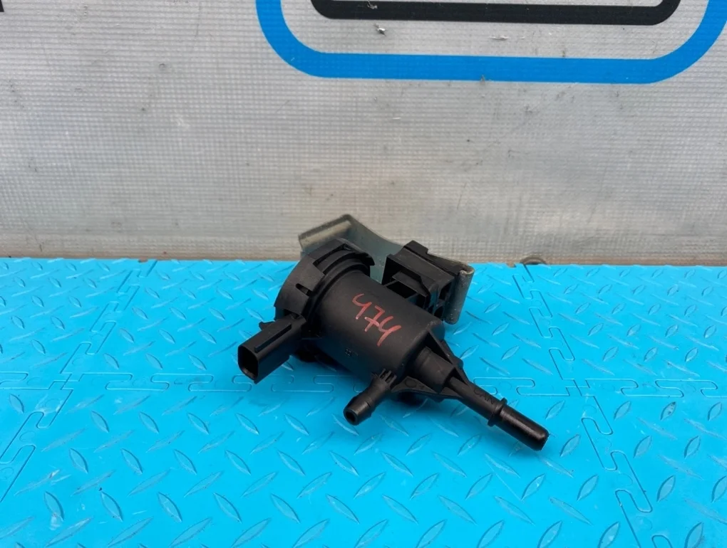 Клапан вентиляции топливного бака Mercedes-Benz B-Class 2013 A0004760600 W246 270.910 1.6