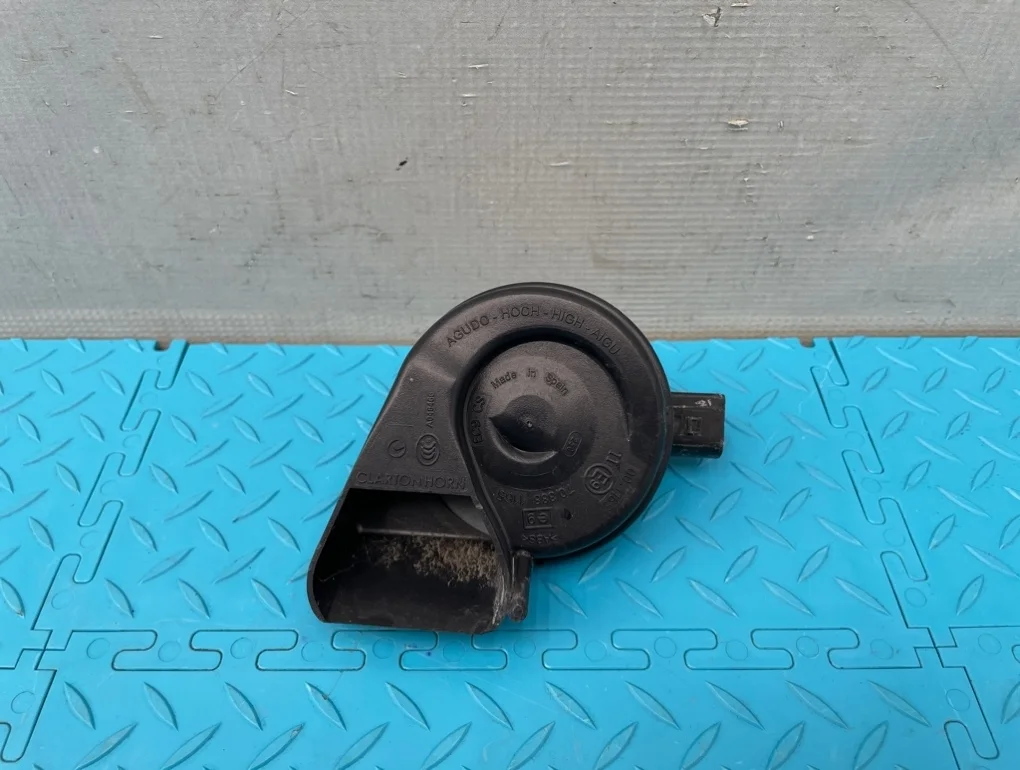 Сигнал звуковой Audi A4 2014 8T0951223 B8 CDNB 2.0, левый