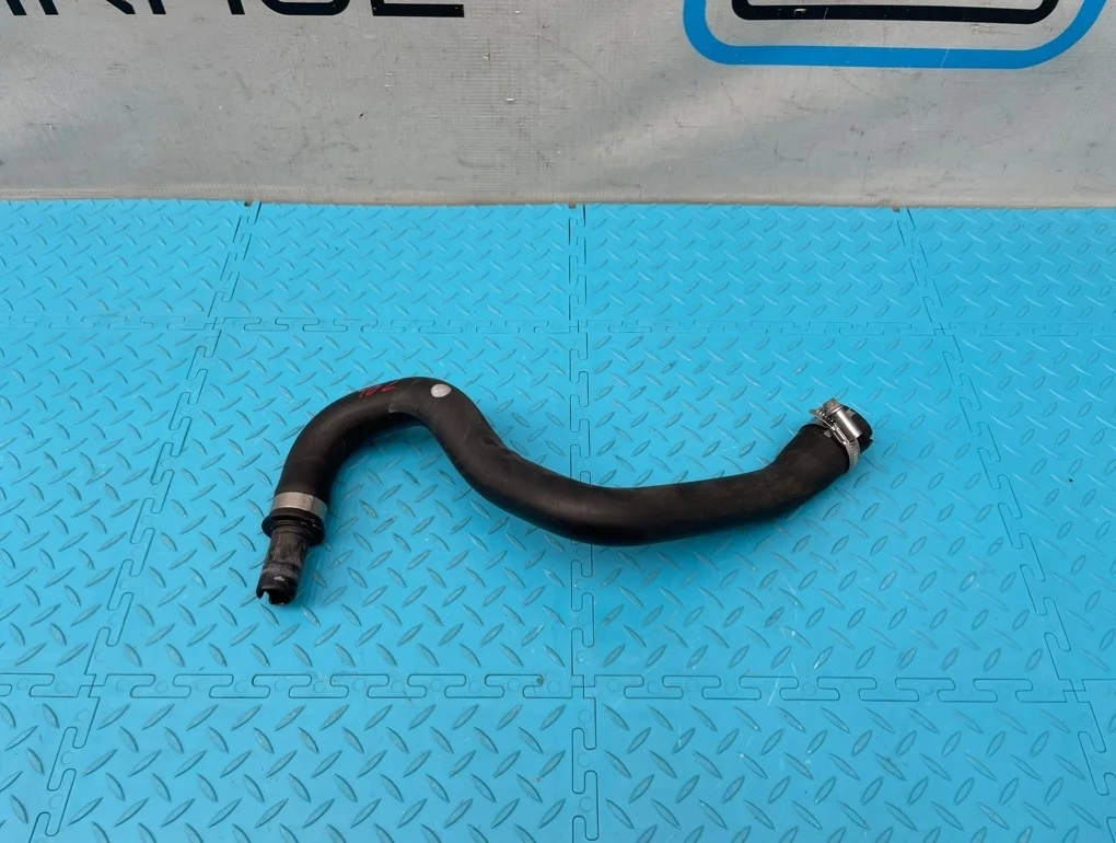 Патрубок охлаждения Volvo Xc90 2009 30774512 C B6324S 3.2