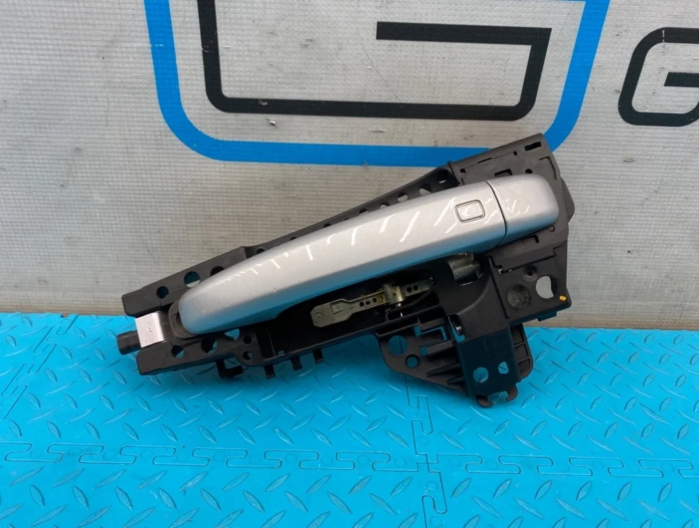 Ручка двери наружная Audi A4 2014 8T0837885B B8 CDNB 2.0, передняя левая