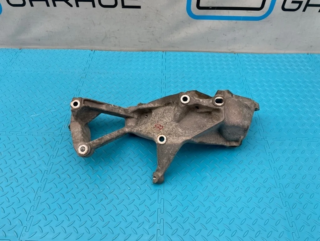 Кронштейн Porsche Cayenne 2011 95814715100 958 M55.02 3.6