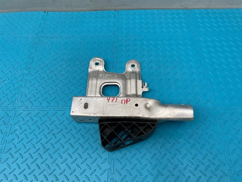 Кронштейн усилителя бампера Bmw 1-Series 2013 51117266194 F20 N13B16A 1.6, передний правый