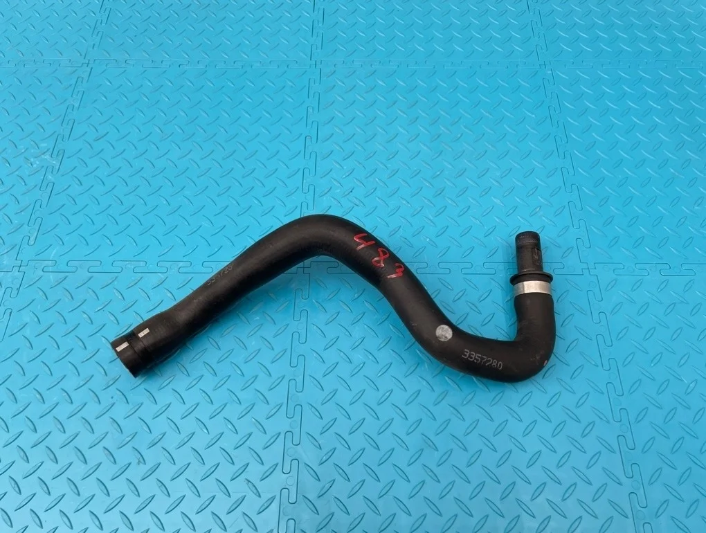 Патрубок охлаждения Volvo Xc70 2007 30774512 BZ B6324S 3.2