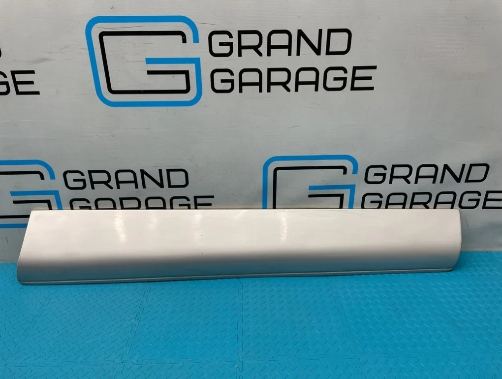 Молдинг двери Audi Q7 2008 4L0853960C 4LB BHK 3.6, передний правый