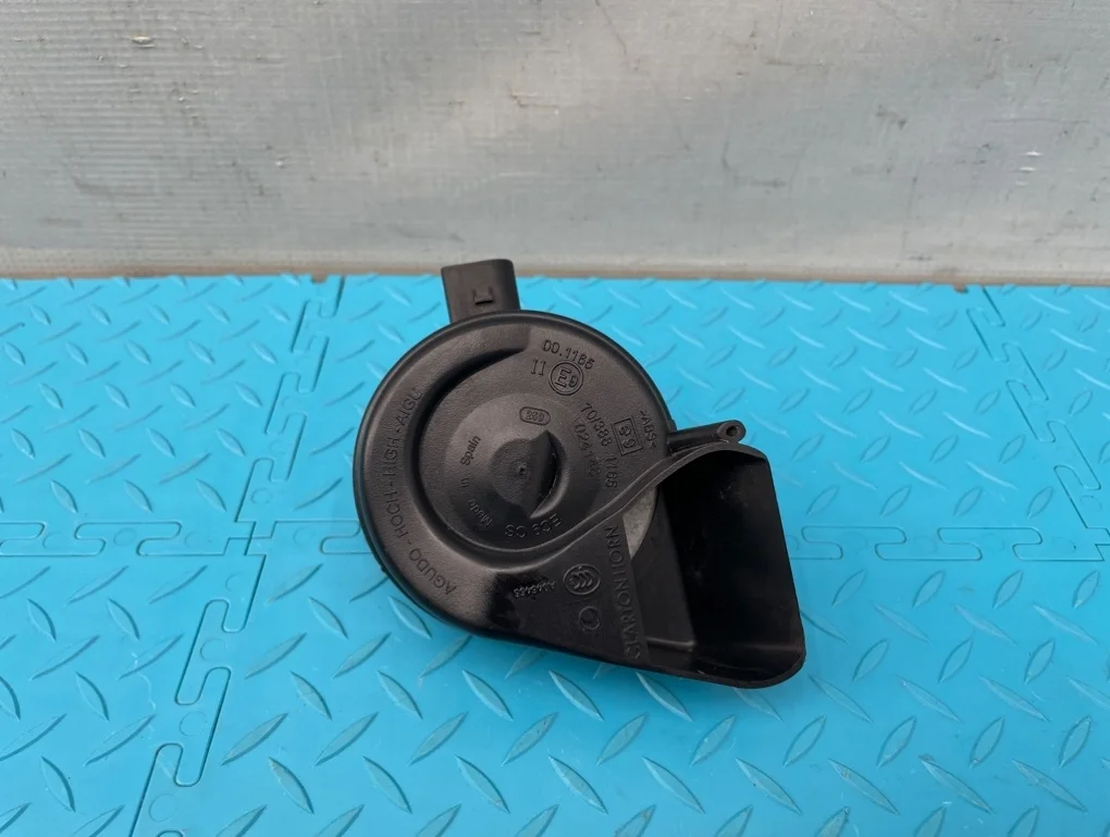 Сигнал звуковой Audi A5 2011 8T0951223 8T CDNC 2.0