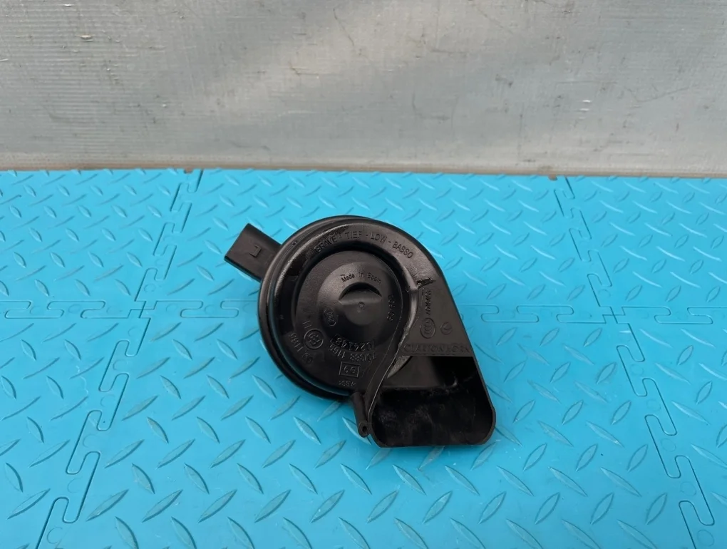 Сигнал звуковой Audi A5 2011 8T0951221 8T CDNC 2.0