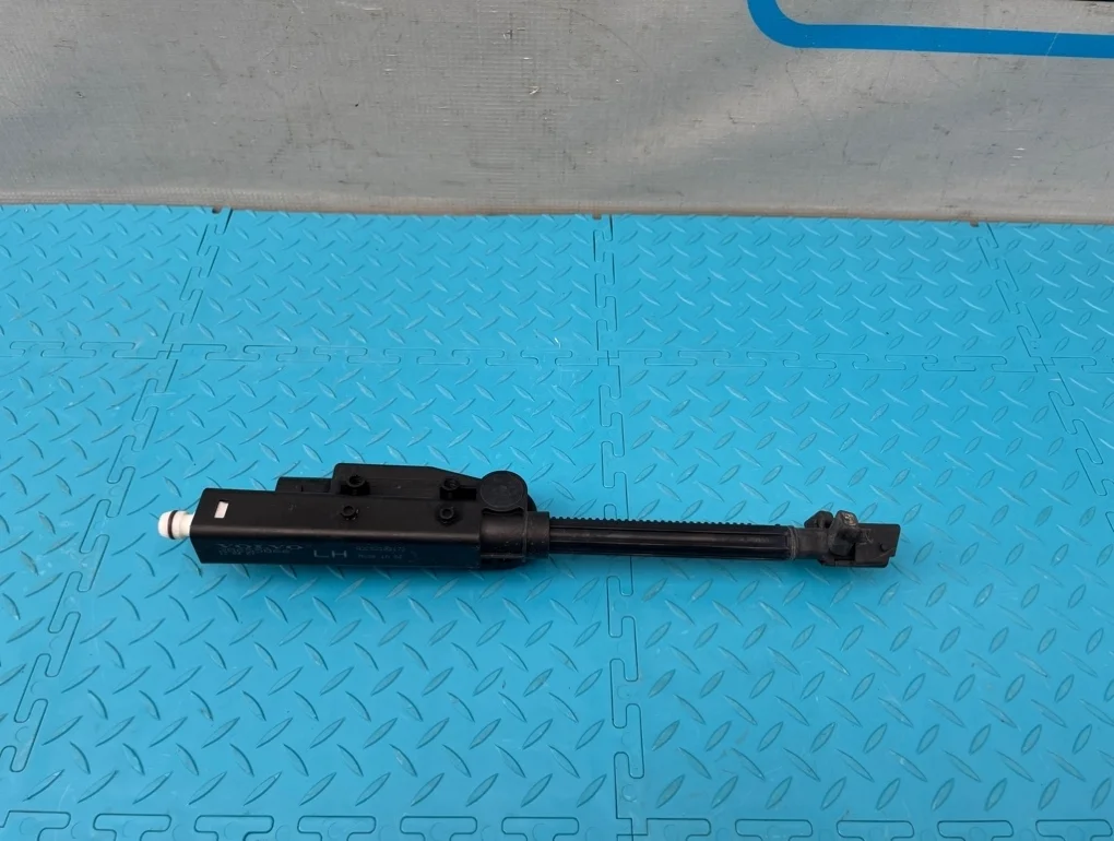 Форсунка омывателя фары Volvo Xc70 2007 30655066 BZ B6324S 3.2, левая