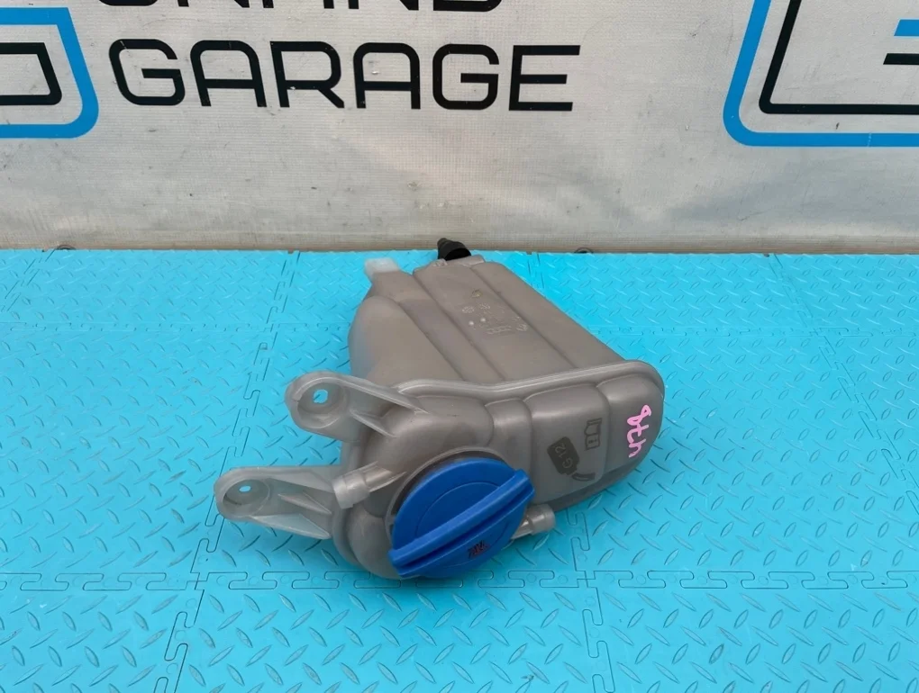 Бачок расширительный Audi A5 2011 8K0121403G 8T CDNC 2.0