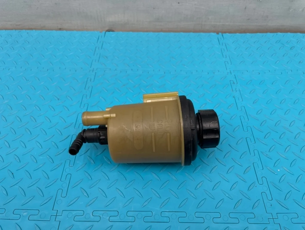 Бачок ГУР Volvo Xc70 2007 30680756 BZ B6324S 3.2