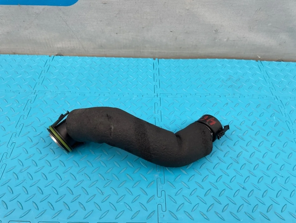 Шланг вентиляции картерных газов Bmw 3-Series 2013 11127588417 F30 N20B20B 2.0