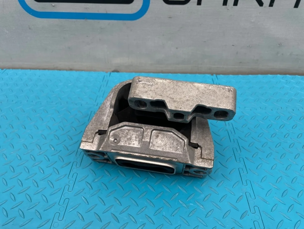 Подушка двигателя Volkswagen Scirocco 2009 1K0199262M 137 CAWB 2.0, правая