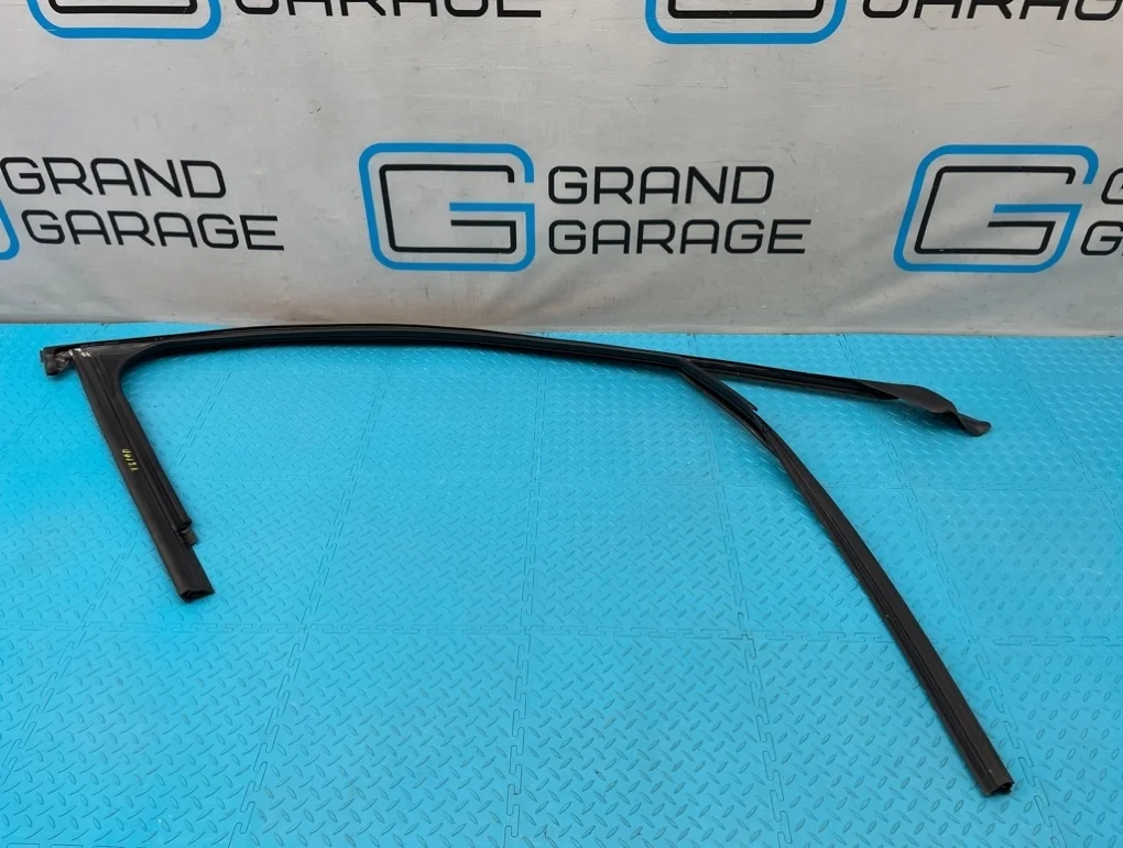 Уплотнитель стекла Audi A6 2013 4G0837439G C7 CHVA 2.8, передний левый