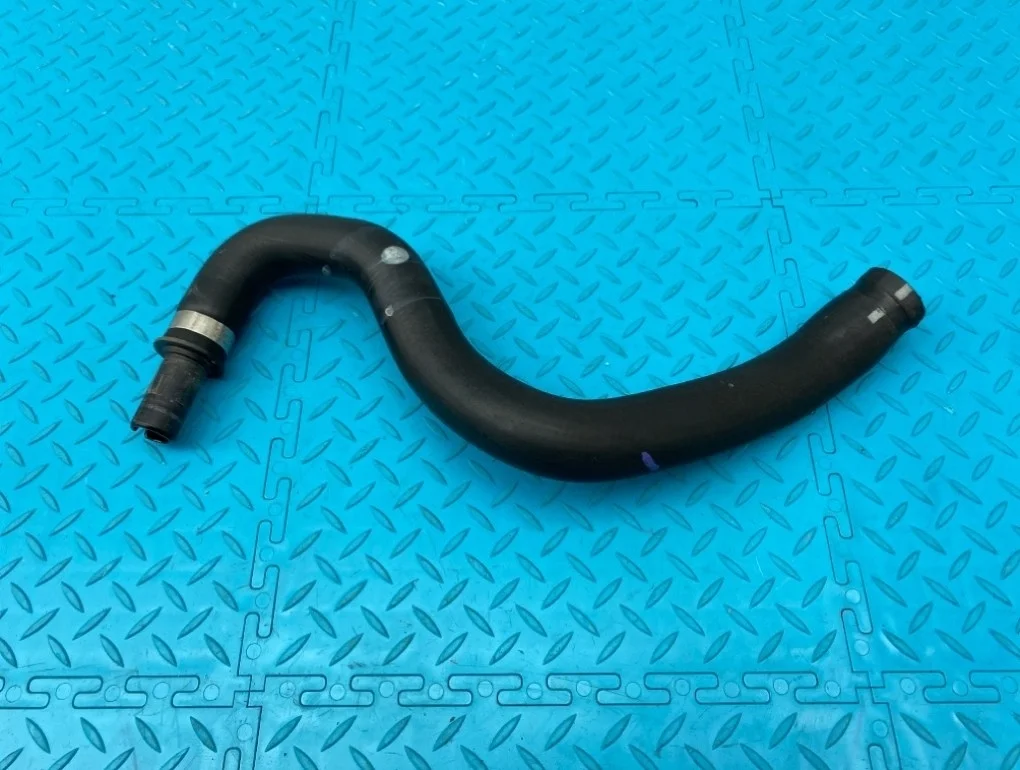 Патрубок охлаждения Volvo Xc70 2009 30774512 BZ B6324S 3.2