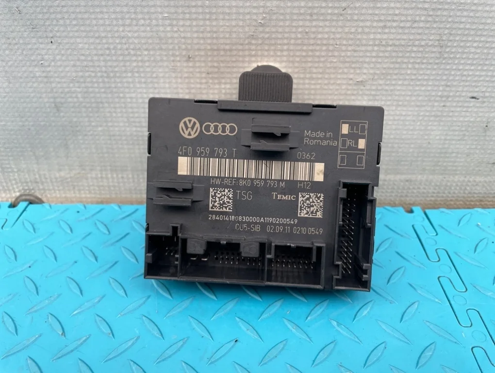 Блок двери Audi Q7 2011 4F0959793T 4LB CJTC 3.0, передний правый