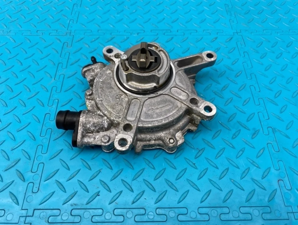 Насос вакуумный Mercedes-Benz E-Class 2013 A2762300065 W212 276.952 3.5