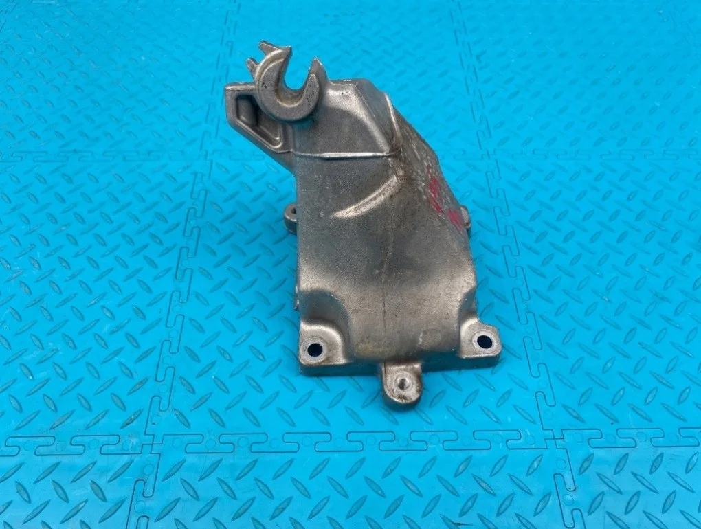 Кронштейн двигателя Mercedes-Benz E-Class 2013 A2762230004 W212 276.952 3.5, правый