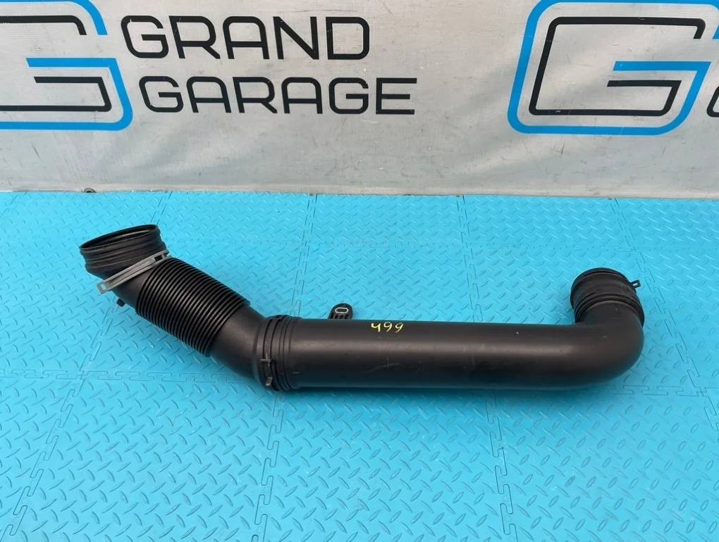 Патрубок воздушный Volkswagen Scirocco 2009 1K0129684L 137 CAWB 2.0