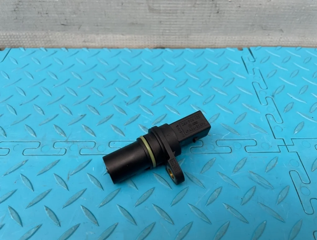 Датчик коленвала Volkswagen Scirocco 2009 06H906433 137 CAWB 2.0