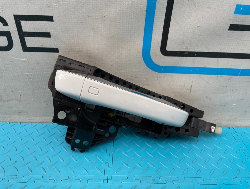 Ручка двери наружная Audi A8 2012 4H0839886 D4 CGWD 3.0, задняя правая