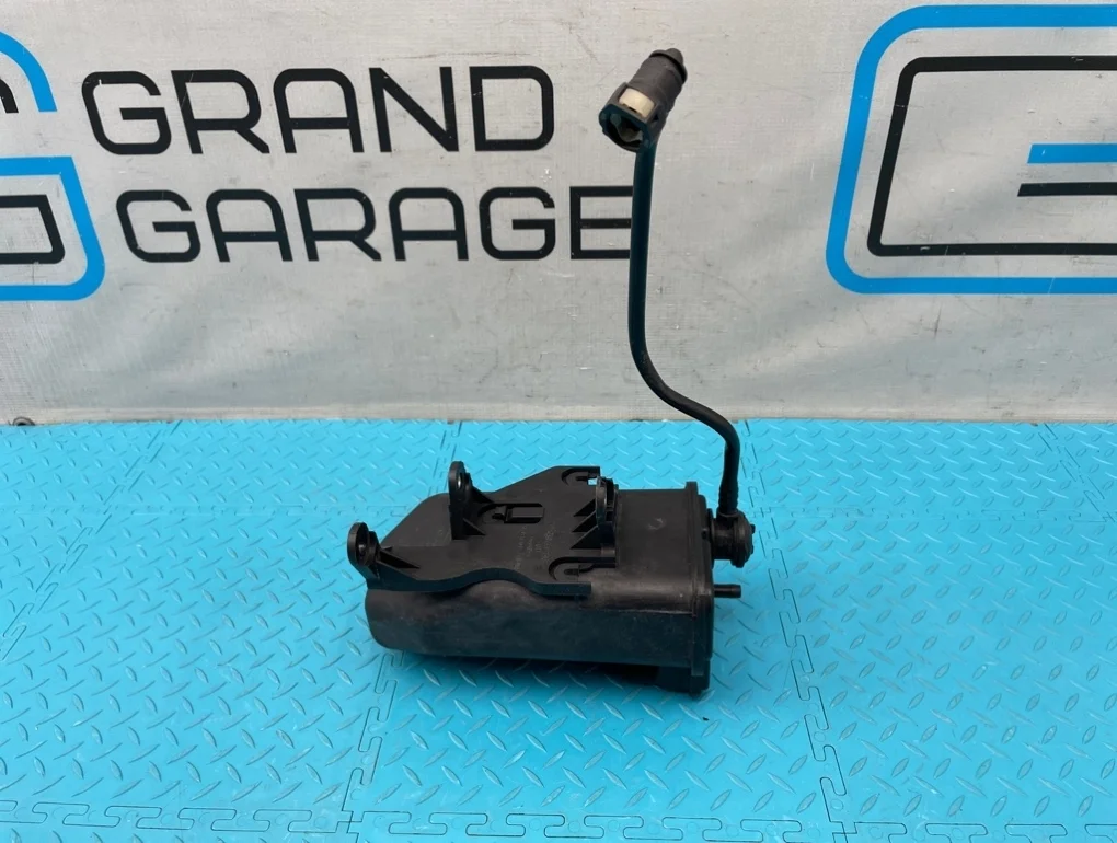 Абсорбер Volkswagen Scirocco 2009 1K0201801E 137 CAWB 2.0