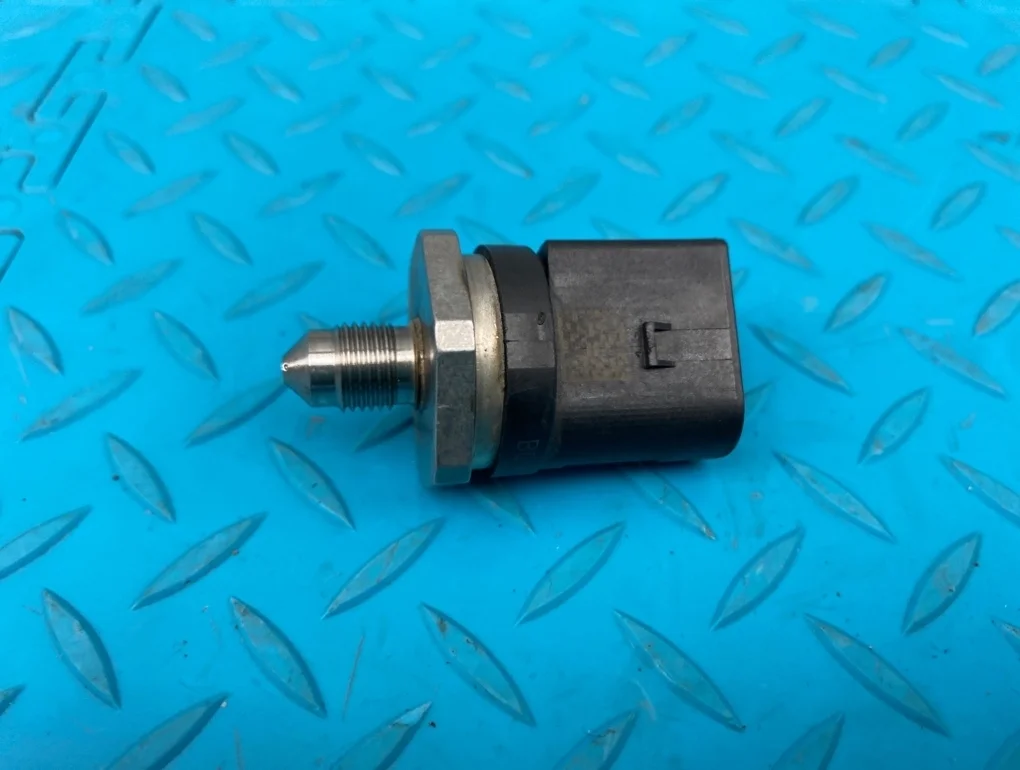 Датчик давления топлива Bmw 5-Series 2012 13537620946 F10 N20B20B 2.0