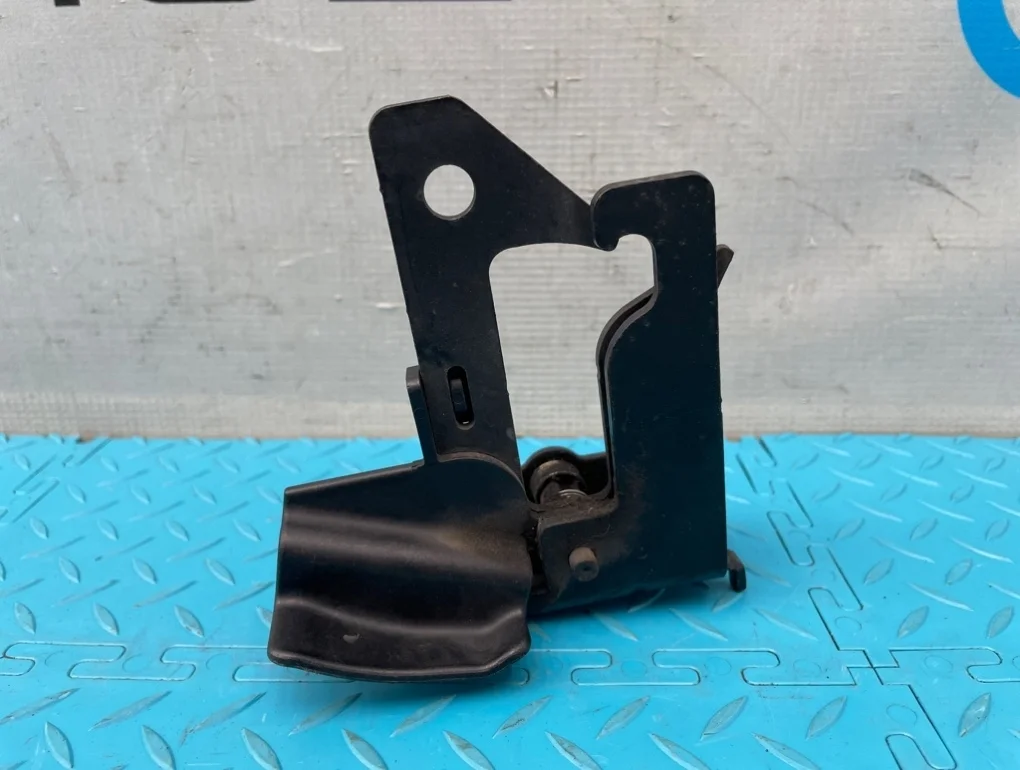 Крюк капота Mercedes-Benz E-Class 2011 A2128800064 W212 276.952 3.5