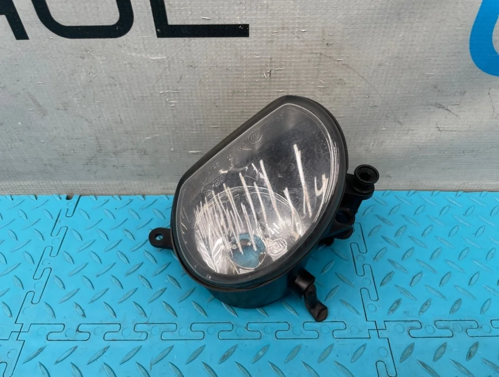Фара противотуманная Audi Q7 2011 4L0941700A 4LB CJTC 3.0, передняя правая